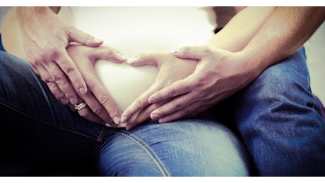 Gasparri lancia il reddito di maternità: 1.000 euro al mese a chi non abortisce