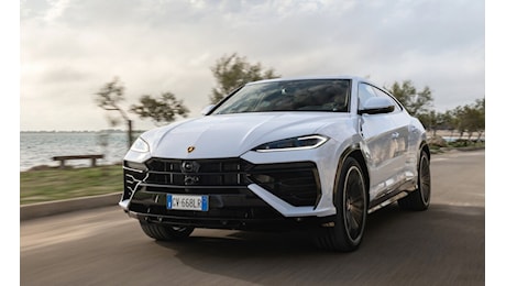 Lamborghini Urus: Ora è ibrida e più coinvolgente