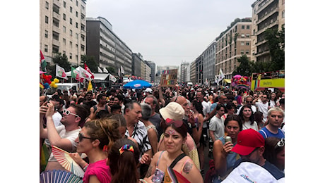 Milano Pride 2024, molestate alcune giornaliste mentre documentavano la parata: È successo ad altre