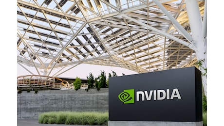 Nvidia sotto stress, affossa i futures Usa. La licenza sui chip AI per la Cina costa 5,5 miliardi