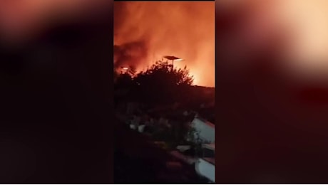 Incendio Tor Cervara, un testimone: Fiamme a 30 metri. Qui tutti scaricano la spazzatura