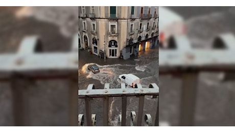 Maltempo, a Catania strade trasformate in fiumi d’acqua. Disagi alla circolazione