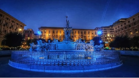 Giornata dell'Alimentazione, la fontana del Nettuno si illumina di blu