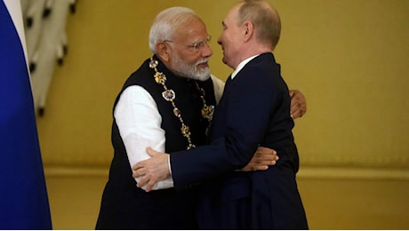 Pecunia non olet. L'indiano Modi va a Mosca: la risposta di Putin al vertice Nato (di N. Boffa)