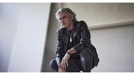 Ligabue: concerto a sorpresa all'autogrill di Fiorenzuola