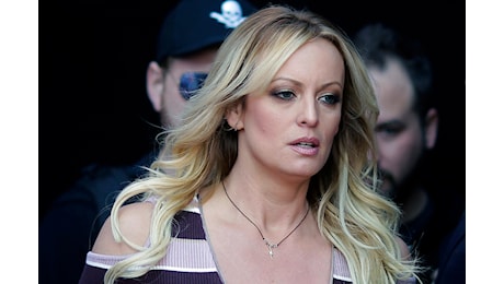 Processo Stormy Daniels, il giudice rinvia la sentenza per Trump