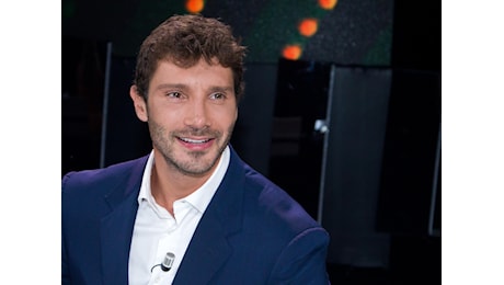 Sanremo, Stefano De Martino, Amadeus e la clausola sul contratto per la conduzione