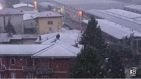 Cronaca Meteo NEVE- Tetti innevati nel Varesotto- VIDEO