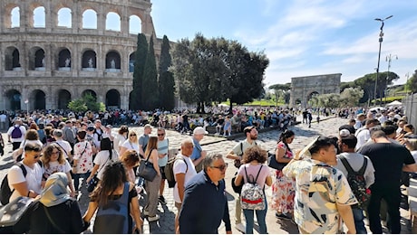 Clienti di Airbnb come gladiatori: “Così il Colosseo diventa merce”