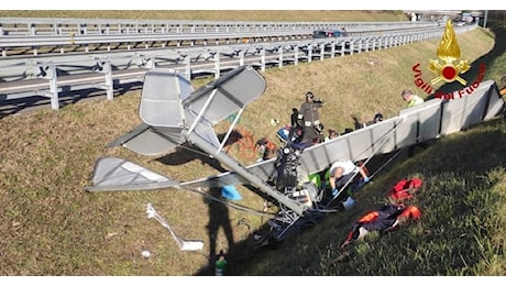 Vicenza, ultraleggero precipita vicino ad autostrada: grave il pilota