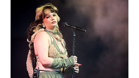 Coachella 2025, l’artista del giorno: Lola Young e il suo messy melting pop
