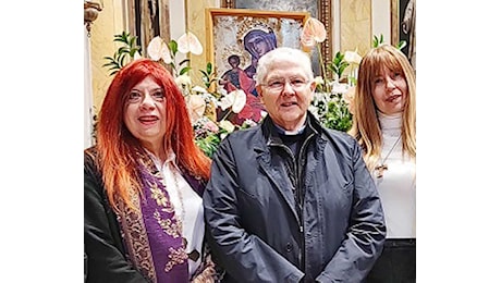 Daniela e Raffaella Sabatini rendono omaggio al vescovo Piazza con l'inno della diocesi di Viterbo per l'anno santo