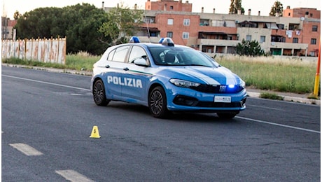 Travolto e ucciso mentre attraversa le strisce pedonali a Roma: Alberto Mariani morto a 63 anni, le indagini