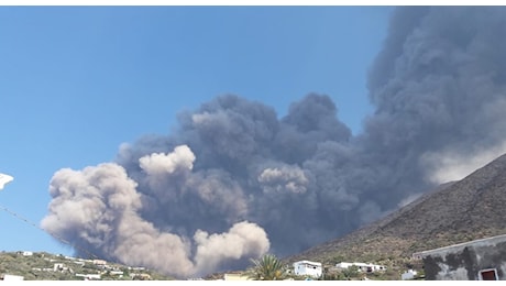 Emergenza vulcanica allo Stromboli: un'esplosione ha innescato un incendio