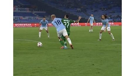 Isakson svela le parole dell'arbitro sul mancato rigore in Lazio-Ludogorets, Baroni: Incommentabile