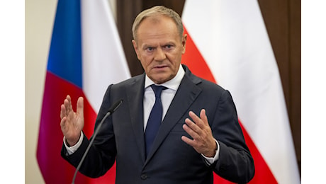 Il calcolo politico di Tusk: la Polonia potrà sospendere il diritto d’asilo