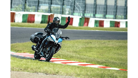 Kawasaki HySE, debutta in pubblico la moto a idrogeno