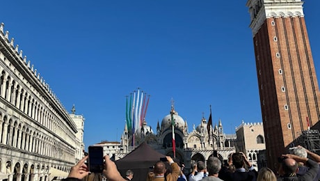 Frase contro le Frecce tricolori, la prof si difende: “Ce l'ho con l'inquinamento”