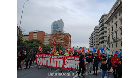 Genova, corteo dei lavoratori metalmeccanici a ponente