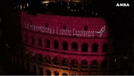 Roma, il Colosseo illuminato di rosa per la lotta ai tumori al seno