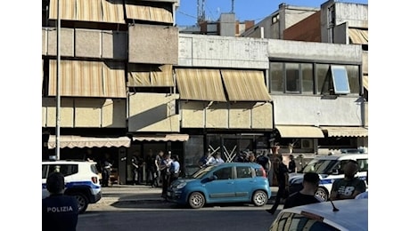 Sgombero in corso dell’ex Hotel Cinecittà dopo le proteste dei cittadini