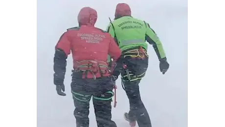 Alpinisti scivolati sul Gran Sasso, in 19 bloccati in funivia durante operazioni di soccorso