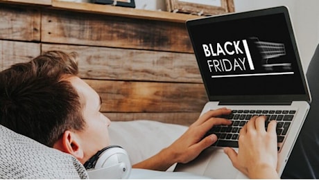 Black Friday, vale oltre 2 miliardi. Dal taglio prezzo alle offerte bundle: come fare acquisti convenienti