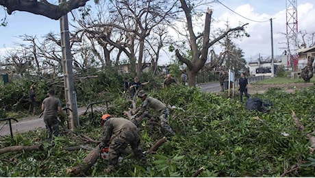 Mayotte devastata dal ciclone Chido, in corso la pulizia del territorio francese d'oltremare