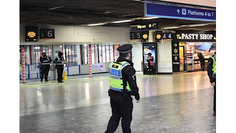 Pacco sospetto alla stazione di Euston, evacuazione a Londra