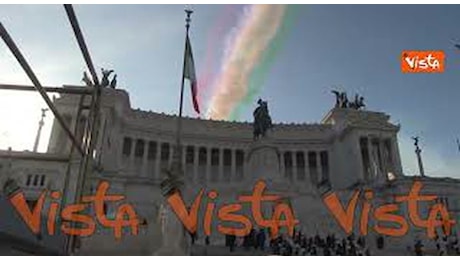 Il passaggio delle Frecce Tricolori sull'Altare della Patria per Giorno Unità Nazionale