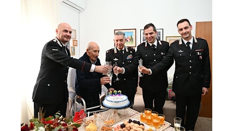 I Carabinieri festeggiano il 102° compleanno dell’Appuntato Pasquale Caiola