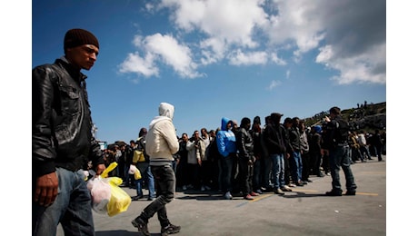 Immigrazione clandestina, arrestato un uomo che organizzava le traversate dalla Libia all’Italia