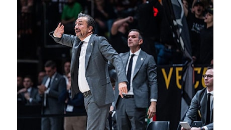 Virtus, coach Banchi ''Non è facile indossare il peso di questa maglia: alcuni non lo hanno ancora capito''