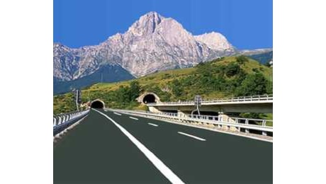 Sospesi i lavori nella galleria del Gran Sasso per valori anomali nelle acque