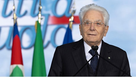 Scuola, Mattarella: “Ai prof si chiede molto, ma gli stipendi spesso non sono all'altezza”