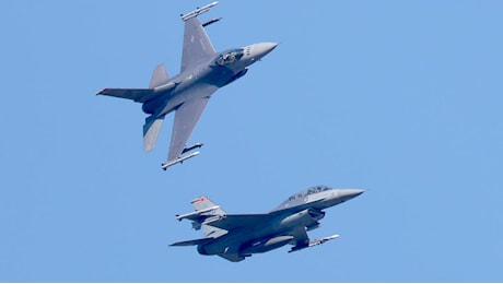F-16 in Ucraina col contagocce. “Kiev ha chiesto 300 jet, ma ne vedrà una ventina”
