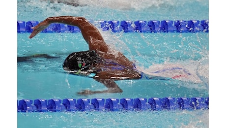 LIVE Nuoto, Mondiali vasca corta 2024 in DIRETTA: impressionano 4×100 sl donne e Razzetti! Bacico, Mora, Di Pietro e Busa in semifinale