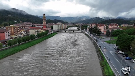 Cronaca meteo diretta - Maltempo Liguria, piena del fiume Bormida a Cairo Montenotte vista dal drone - Video