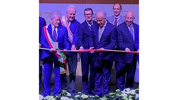 Oroarezzo 2025 è partita alla presenza del Ministro dell’Interno Piantedosi - FashionNetwork Italia Oroarezzo 2025 è partita alla presenza del Ministro dell’Interno Piantedosi - FashionNetwork Italia