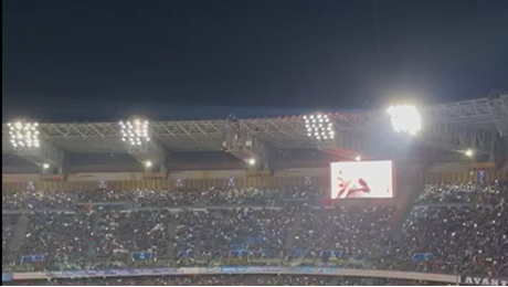 Pino Daniele, il brano inedito al Maradona di Napoli: lo stadio ascolta in silenzio e poi applaude