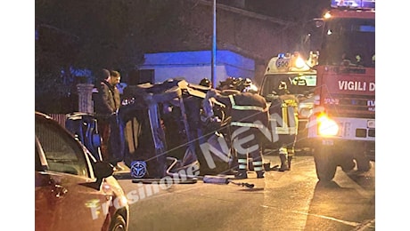 Isola del Liri – Incidente nella notte, minicar si ribalta: feriti due giovani