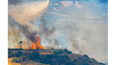 Ancora una domenica di fuoco in Sicilia, divampati 23 incendi