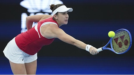 Kalinskaya si ritira, Bencic agli ottavi di Adelaide