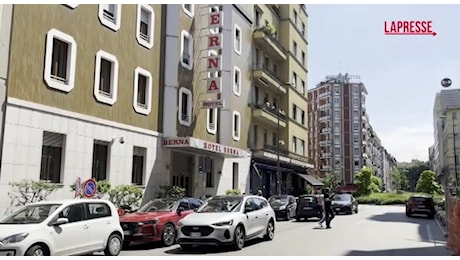 Detenuto in permesso lavoro in un albergo accoltella un collega: le immagini dall'hotel Berna VIDEO