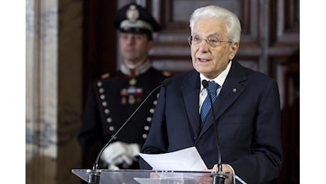 Mattarella, messaggio al Papa: “Italia lavora per favorire soluzione pacifica conflitti”