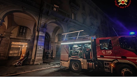 A 25 anni muore intossicata nell’incendio dell’alloggio in corso Vittorio Emanuele II. Due persone salvate