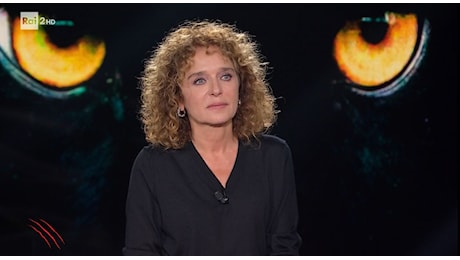 Valeria Golino a Belve: Non ho finito il liceo e un po' mi vergogno. Poi scherza: Le droghe vanno studiate a scuola