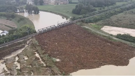 La priorità dimenticata dietro l'alluvione: quel ponte andava rialzato, Salvini lo sapeva da un anno