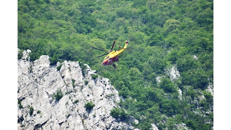 Si lancia dal Forcellino e sparisce: base jumper 33enne trovato senza vita