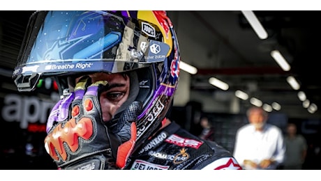 MOTO GP: JORGE MARTIN, VIVO PER MIRACOLO, LO SPAGNOLO DELL 'APRILIA TRAVOLTO IN PISTA IN QATAR DOPO UN ERRORE IN CURVA